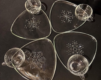 Conjunto de lanches vintage Indiana Glass Snowflake – 8 peças de pratos e copos de vidro prensado transparente
