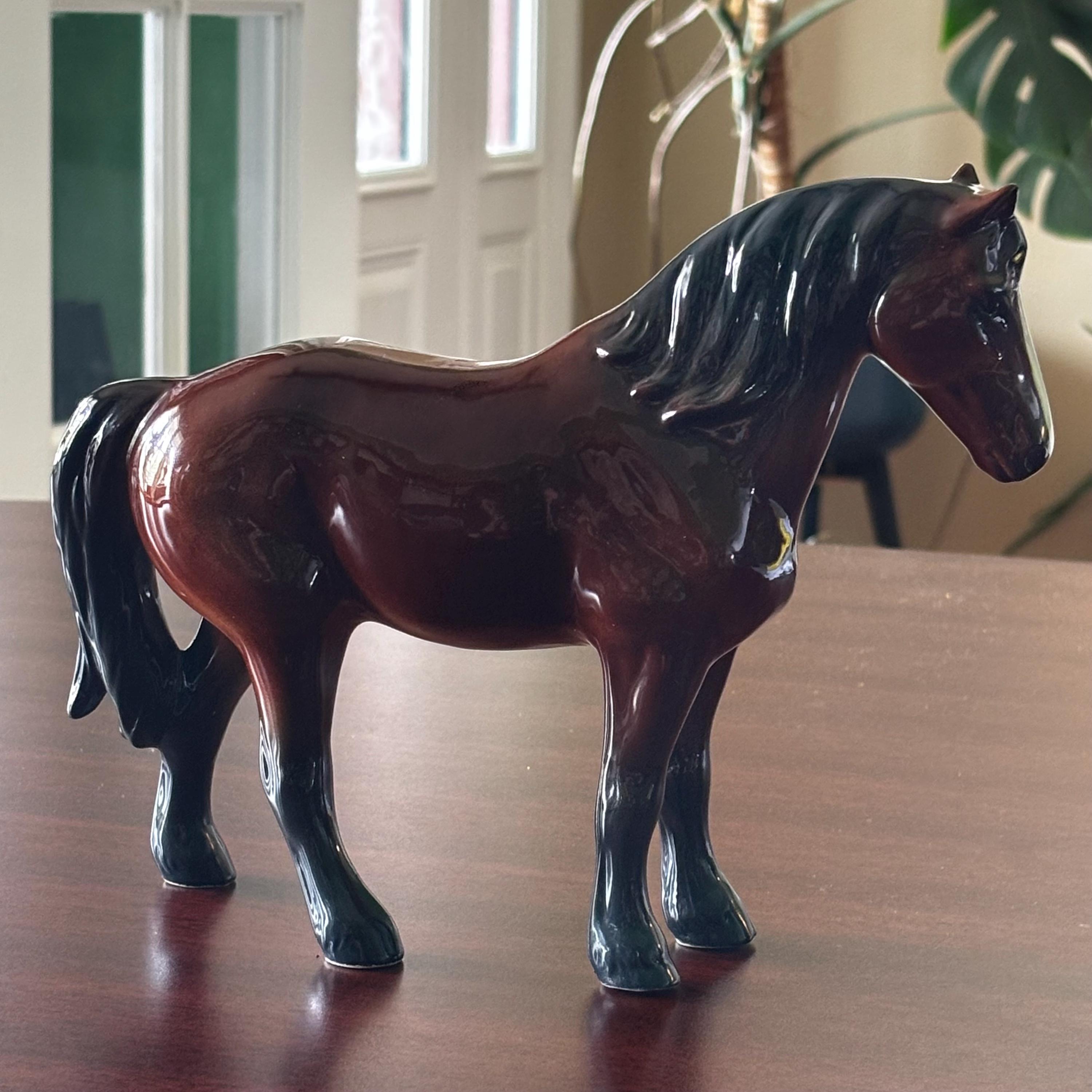 ANCIENNE GRANDE STATUETTE Cheval Blanc En Porcelaine Signé : BESWICK