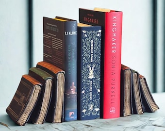 Sujetalibros vintage de yeso fundido – Base de fieltro, diseño de pila de libros, 5,25 x 4 x 4,5 pulgadas.