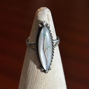 Zuni Botanical Inlay Ring - Vintage – Mother of Pearl & Sterling Silver, Size 5.5