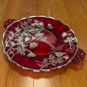Bandeja de cristal rojo con diseño floral plateado para el 40.º aniversario, 33 x 28 cm.