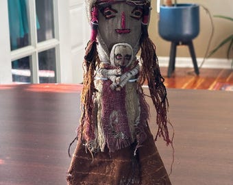 9" Inca Chancay Funerary Doll – Textile Mother with Child – Dried Plant Body – Peru
