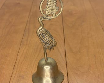 Sino de garça vintage em latão – Figura de garça com alça de símbolo chinês, 12 cm (4,75")