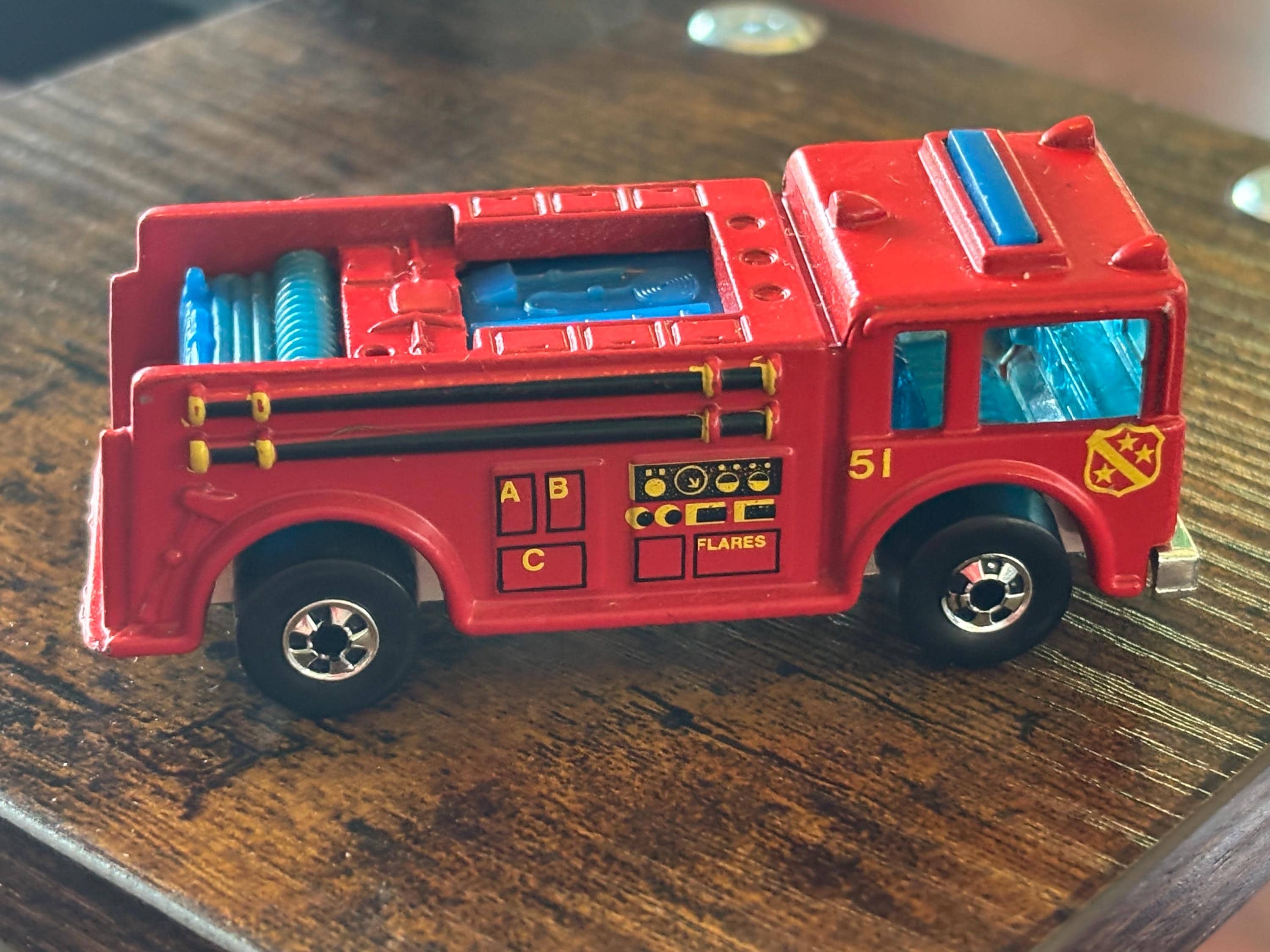 Camión de bomberos rojo fundido a presión Hot Wheels Fire Eater de