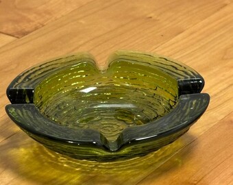 Cinzeiro vintage Anchor Hocking Lido / Soreno em vidro verde – Ideal para guardar anéis ou pequenos objetos.