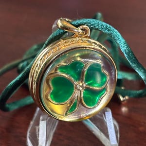 Estée Lauder Four-Leaf Clover Compact: 2004 Pleasures Collectible (Empty