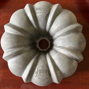Vintage Nordic Ware Bundt Pan – Fluted Tube Cake Mold – “The Bundt People” – Minneapolis, MN – Marked “17”