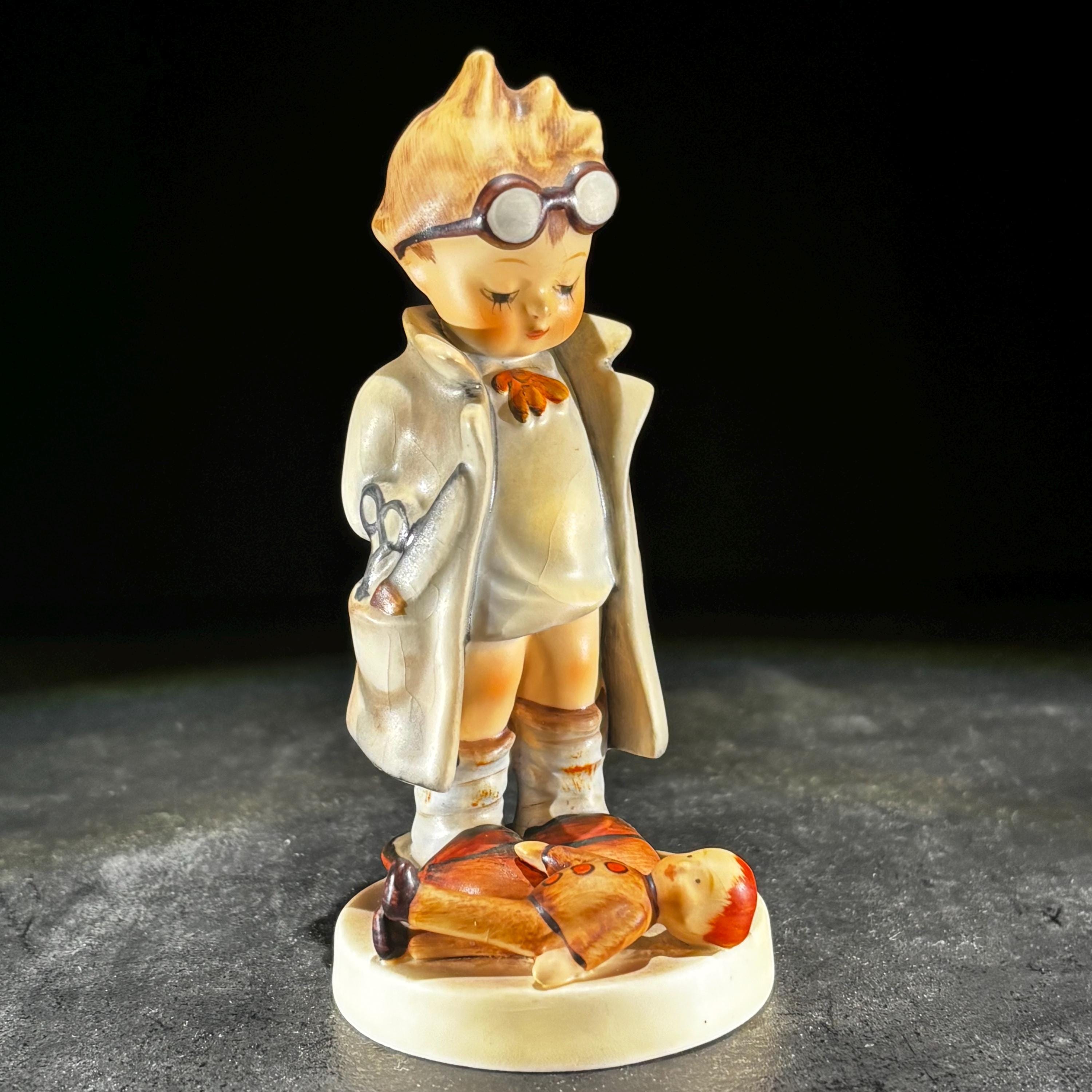 Doctor porcelain figurine - Etsy 日本