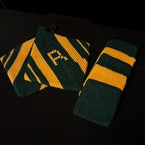 Vintage virkade grytlappar och underlägg – Grönt guld randigt monogram "R" set