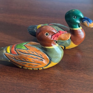 Vintage Hand-Carved & Hand-Painted Mallard Duck Pair – Wooden Figurines, Rustic Cabin Décor, Wildlife Art