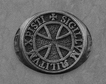 Anillo de Cruz Templaria – Anillo sello medieval con sello latino en plata oxidada para hombre