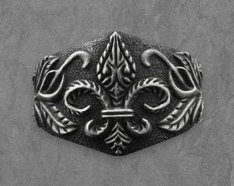 Fleur-de-Lis Ring – Medieval Gothic Statement Band with Leaf Details for Men