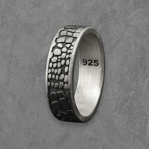 Oxidized Sterling Silver Reptile Texture Ring – Dragon Scale-Inspired Band for Men, Fantasy Minimalist Jewelry, Mythic Gift for Him