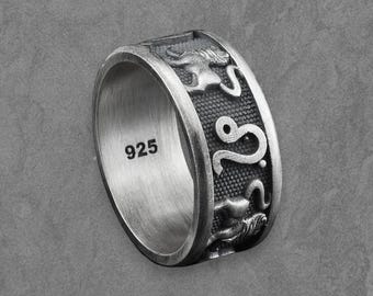 Anillo de plata con el símbolo del león, joyería unisex.