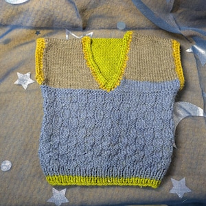 Hand-Knitted Baby Tank Top in Green/Blue/Grey Basket Weave Stitch - V-Neck Design - Cozy and Stylish - Perfect for Playdates and Lounging