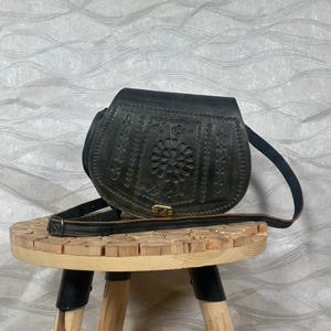 Handmade Moroccan Leather Crossbody Bag – Vintage Boho Berber Shoulder Bag – Brown Purse from Marrakech – Festival or Daily Use