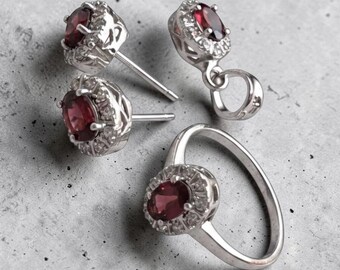 Sieradenset van 925 sterling zilver met granaat uit Mozambique | Ovale granaat halo ring, oorbellen en hanger | Geboortesteen van januari, cadeau voor haar