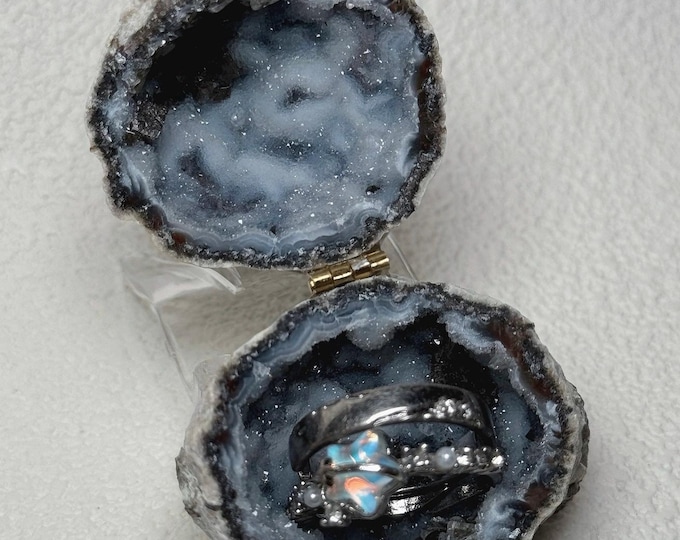 Natural Agate Geode Jewelry Box, Crystal box for wedding, Engagement, Love gift
