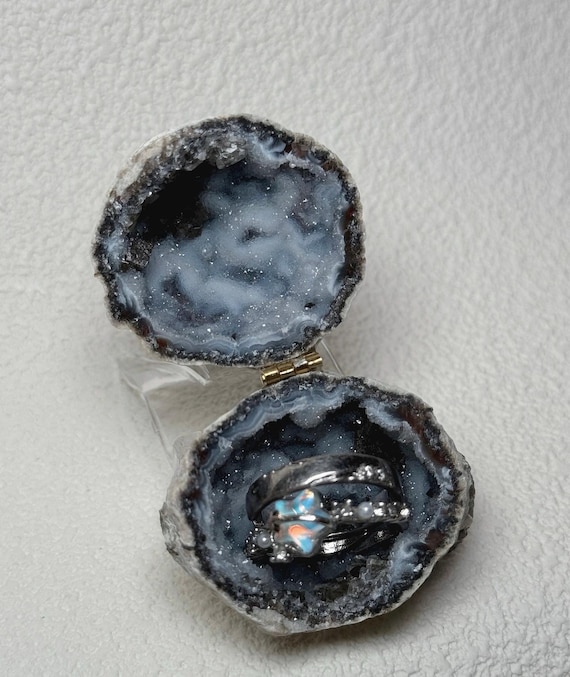 Natural Agate Geode Jewelry Box, Crystal box for wedding, Engagement, Love gift