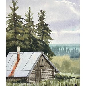 Pode incluir: Pintura em aquarela de uma cabana rústica em uma floresta. A cabana tem um telhado branco, uma chaminé e uma porta de madeira. Altos pinheiros verdes estão atrás da cabana, e um campo de grama e flores silvestres em primeiro plano. O céu é azul claro.