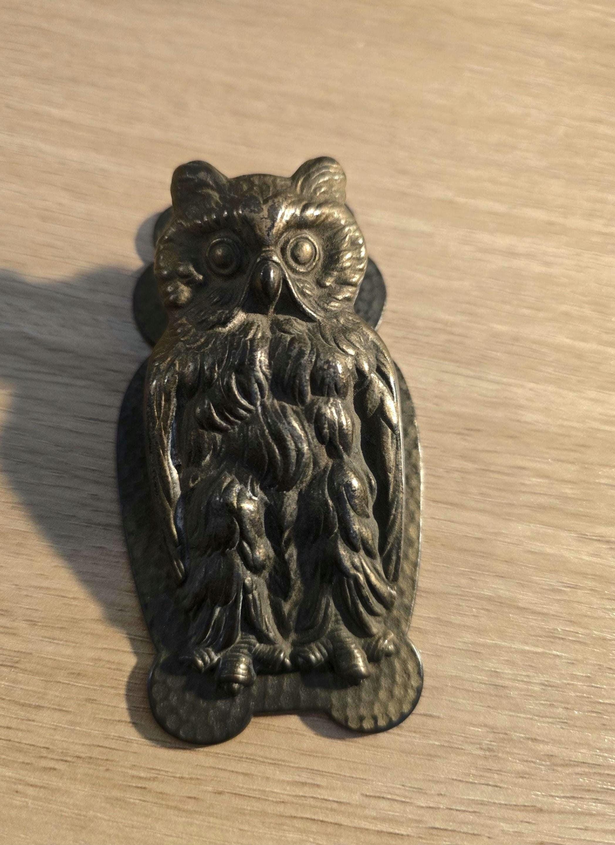 H.L. Judd Company Antuiqe Cast Iron Owl Clip #5189