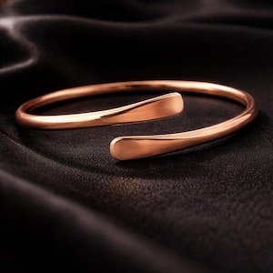 Armband i ren koppar, minimalistisk öppen manschett, justerbar smal armring, unisex smycken