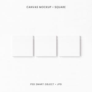 Puede incluir: Tres maquetas de lienzos cuadrados blancos dispuestas horizontalmente sobre un fondo blanco. El texto "CANVAS MOCKUP • SQUARE" está en la parte superior y "PSD SMART OBJECT • JPG" en la inferior.
