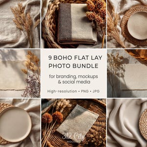 Puede incluir: Una colección de nueve maquetas de fotografía flat lay con tela de lino beige, cestas de mimbre tejidas, tallos de trigo secos y platos de cerámica. El texto central dice 9 BOHO FLAT LAY PHOTO BUNDLE for branding, mockups & social media High-resolution PNG JPG.