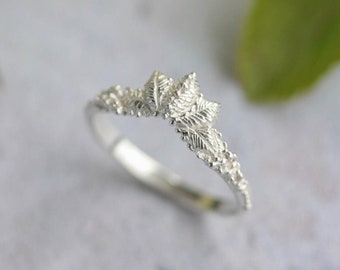 Elder leaf crown silver ring