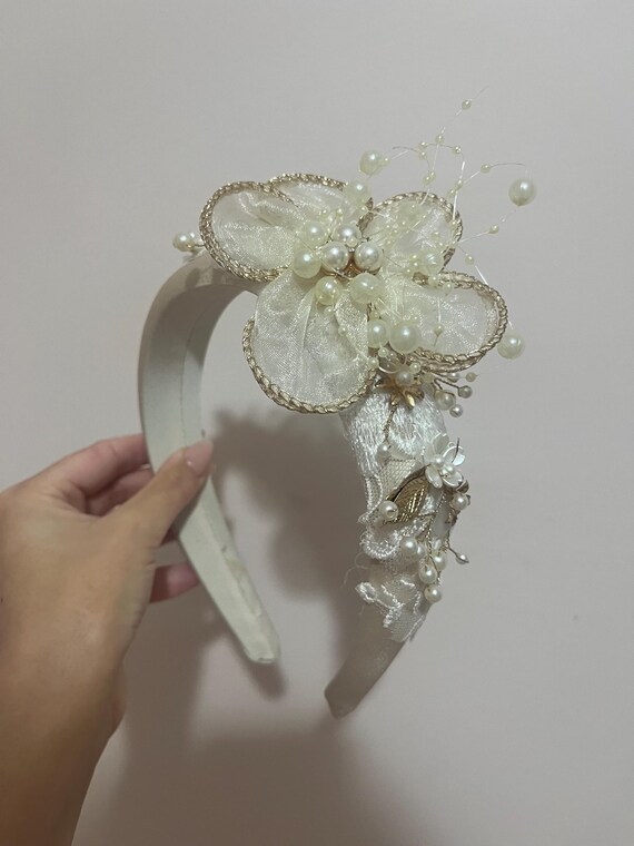 Cream Floral Fascinator Headband for Wedding Guest, Races  display picture 2