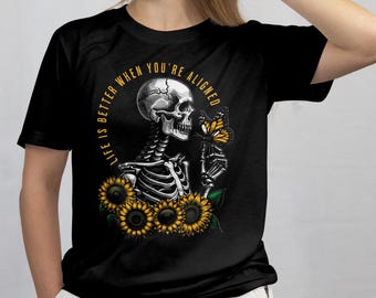 Camiseta Life Is Better Aligned – Camiseta Quiropraxia Esqueleto e Girassol