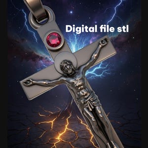 Puede incluir: Colgante plateado en forma de crucifijo, con una detallada representación de Jesucristo. La cruz tiene una gema roja y un lazo para una cadena. También se ve el texto "Digital file stl" y "3DrenderSphere".