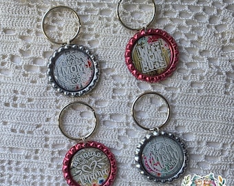 Mom Keychain, Beaded Keychain, Zipper Charm, Gift for Her, Bottle Cap Keychain