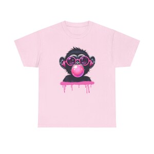 動物好きのための、バブルガムのヘッドフォンをしたクールなサルの面白いグラフィックTシャツ