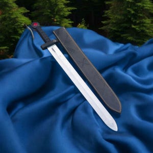 Customised Hand Made Finn&#39;s Scarlet Replica Sword. Adventure Time Based Anime Stainless Steel Fantasy costume Sword With Leather Cover