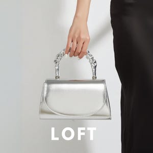 Elegant Silver Metallic Top Handle Bag with Sculpted Strap – Chic Evening Purse with Chain for Weddings, Parties, and Formal Events