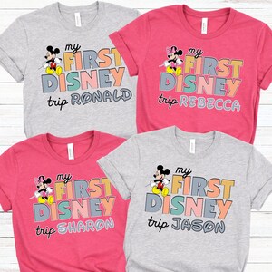 Mein erstes Disney Trip 2025 T-Shirt, Personalisiert Mein Erstes Disney Trip T-Shirt 2025, Mickey & Minnie Shirt, Benutzerdefinierte Disney Familie Passende Shirts