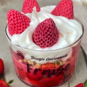 Gourmet Strawberry Candle – Sweet Scent – Handmade – Original Gift – Pastry Decor – Dessert Candle – Original Gift – Birthday Gift