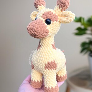 Handmade Chenille Giraffe Plush: Nursery Decor, Soft Toy