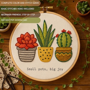 Può includere: Un telaio da ricamo con tre piante grasse in vaso ricamate: un fiore rosso, una pianta verde e un cactus. Il testo "Small pots, big joy" è sotto le piante. Il testo "COMPLETE COLOR AND STITCH GUIDE", "BASIC STITCHES VIDEO INCLUDED", "BEGINNER-FRIENDLY, STEP BY STEP" e "INSTANT PDF DOWNLOAD" sono sopra.