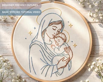 Può includere: Un telaio da ricamo contenente un tessuto bianco con il contorno ricamato di una persona che tiene in braccio un bambino. Il disegno presenta filo blu e marrone per le figure, aureole gialle e piccole stelle gialle. Il testo recita PDF INSTANT DOWNLOAD, BEGINNER FRIENDLY OUTLINES, BASIC STITCHES TUTORIAL VIDEO.