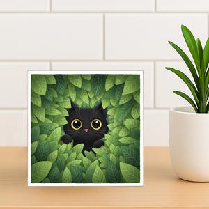 葉っぱの中にいるかわいい黒猫の木製ブロック、ピーカブーキャットシェルフシッター、自然猫の壁アート、猫のジャングル装飾、動物愛好家へのギフト、ホームデコレーション