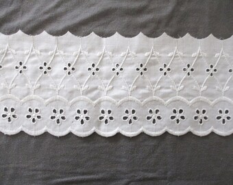 Vintage Eyelet Lace: Weiße Baumwolle Bogenkante, Gesamtlänge 8 1/4 Yard