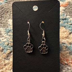 cute little paw print earrings.