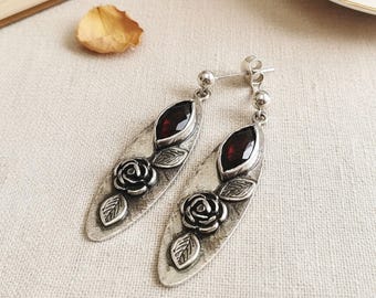 Boucles d'oreilles pendantes en pierre rubis rouge Adorable boucle d'oreille pendante bijoux Boucle d'oreille en pierre gemme rubis, faite main d'Israël