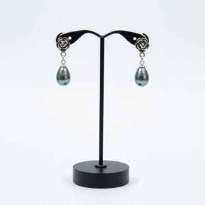 Blumen Ohrstecker Silberoxid schwarze Perle Tropfen Ohrringe, handgemachte Blumen Silberohrringe mit schwarzen Perlen, Majorica Perle Ohrstecker
