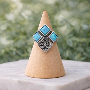 Geschenk für sie natürlicher Silberopalring, quadratischer Rhombus Vintage-Ring, filigraner Silberring, Ring aus Israel, Collier Opal