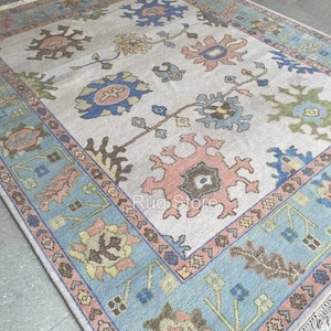 Hand-Knotted Oushak Wool Rug: Pastel Medallion Design, 6x9 8x10 9x12
