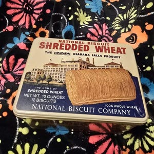 Nabisco collectors tin 1987 unopened full of biscuits