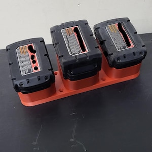 Triple battery holder for Milwaukee battery&#39;s